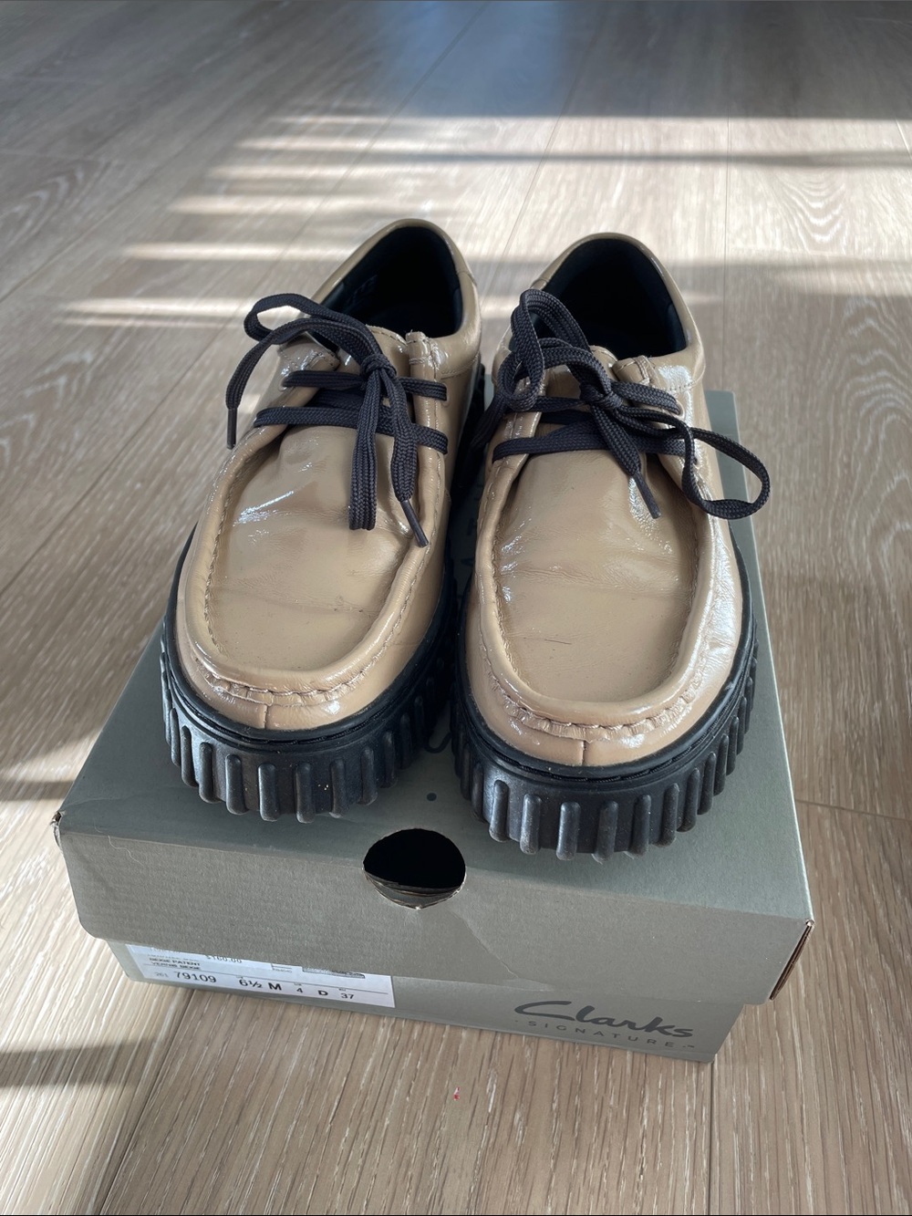 Clarks Tornhill Beige Patent Leather Lug-Sole Lace-Up Shoes